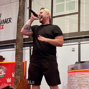 Balu gewinnt den Newcomer-Contest im Bierkönig